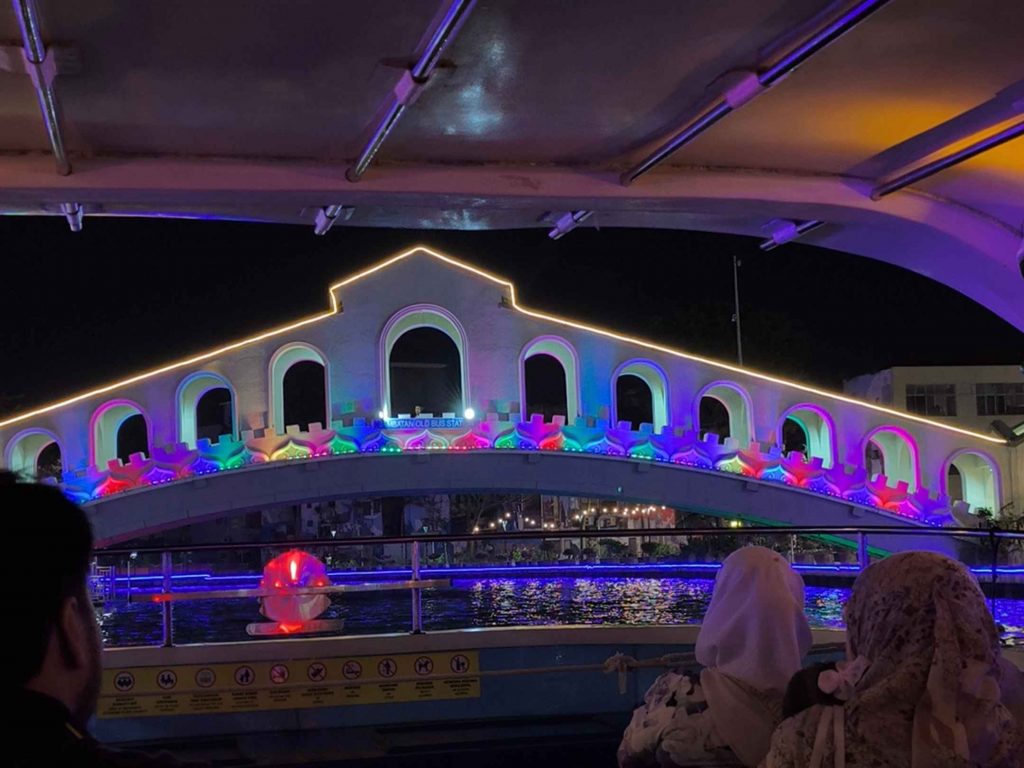 bridges along melaka river cruise