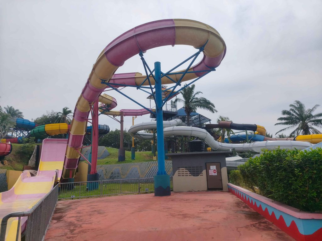 hula-hula slide, a'famosa water world