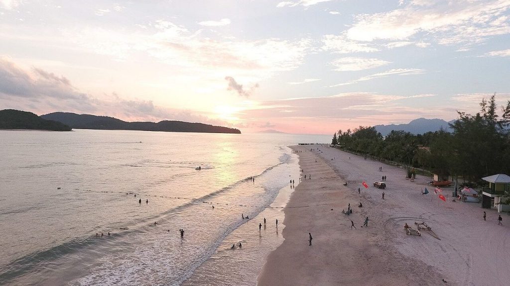 chenang beach (pantai chenang) langkawi