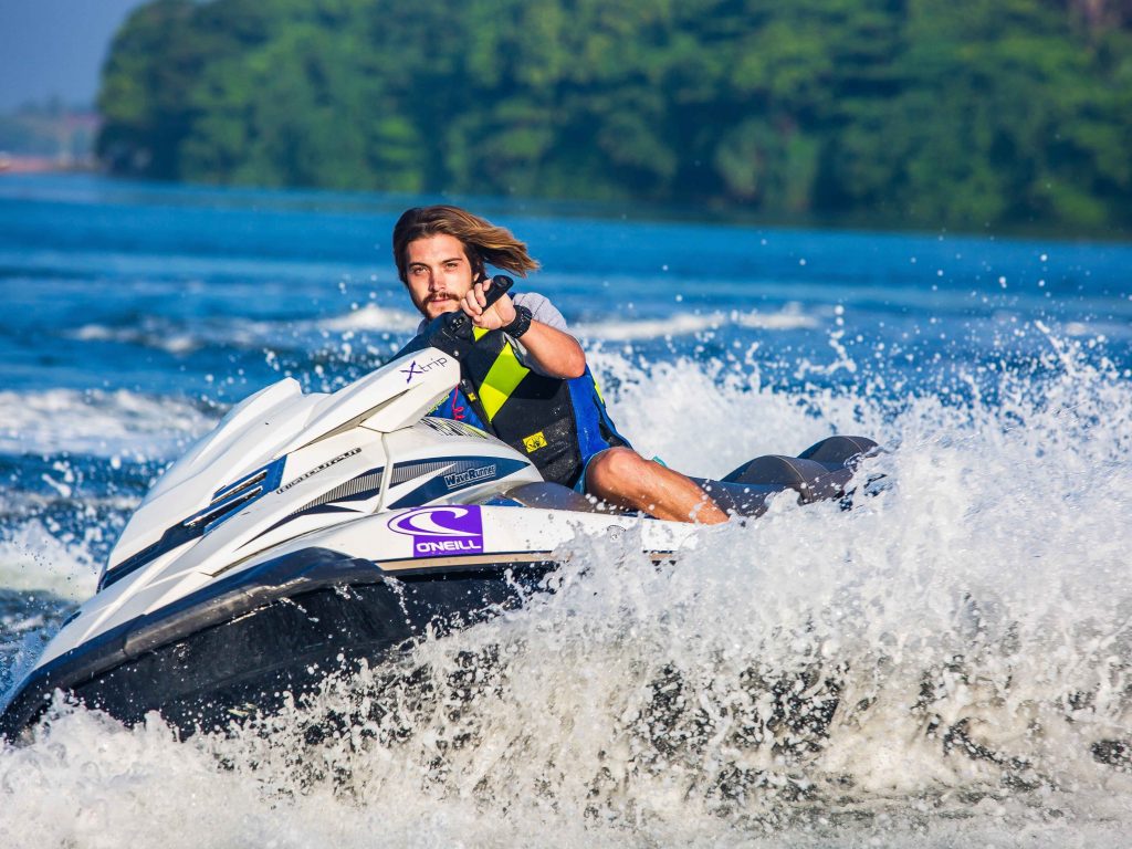 jet ski watersports in dreamer's island sabah