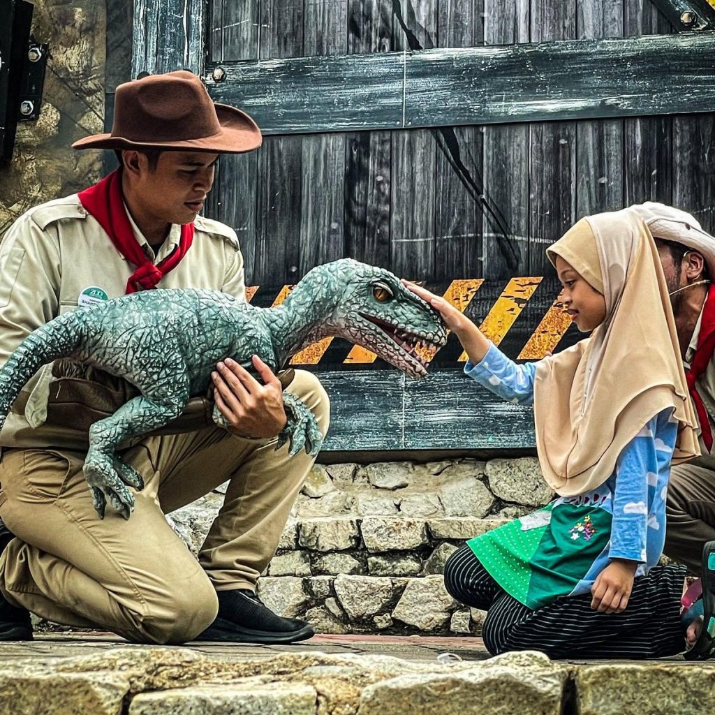Dinosaur Interaction at Zoo Teruntum