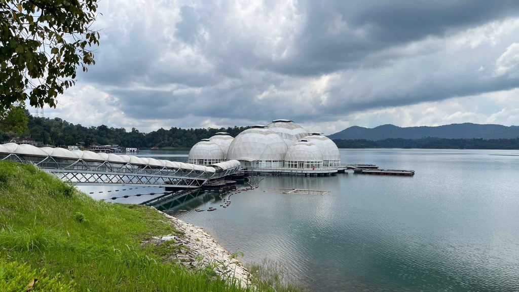 Kenyir Lake