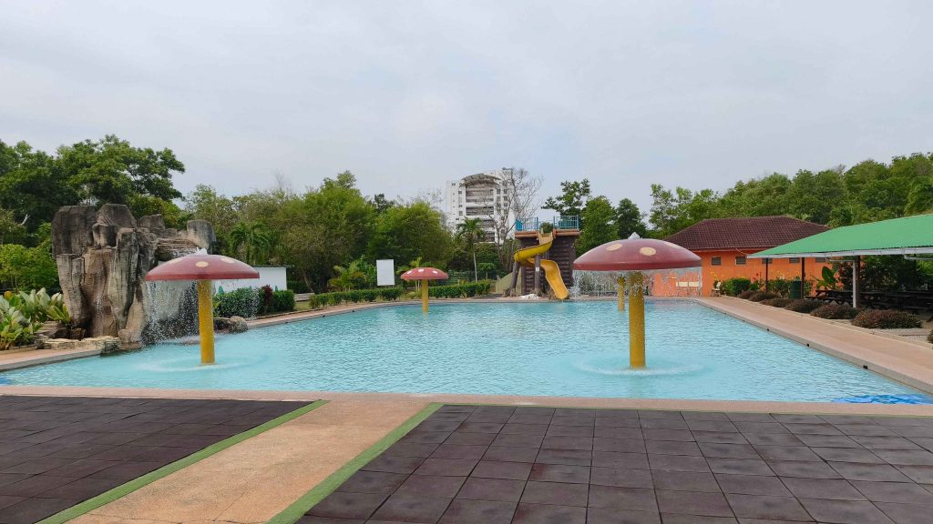 swimming pool at mini waterpark taman buaya & rekreasi melaka