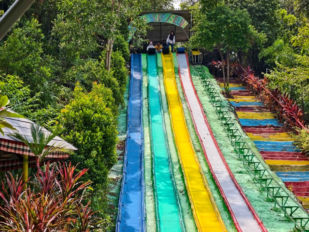Puncak Beliung Batam Rainbow Slide